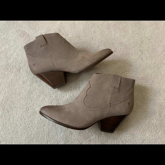 FRYE Allister Smock Ankle Bootie Gray, 8.5 (brownish gray) NEW - Picture 11 of 16